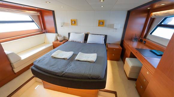 PRESTIGE 620 yacht