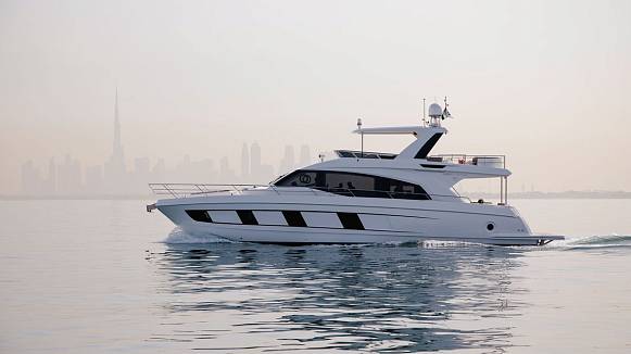 Majesty 62 yacht