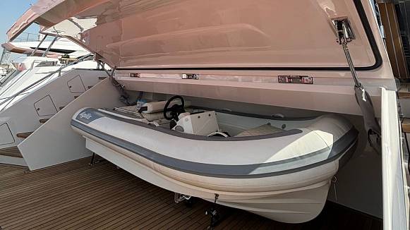 MAJESTY 112 TERRACE yacht