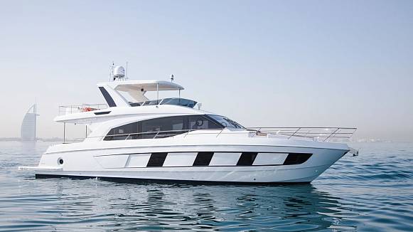 Majesty 62 yacht