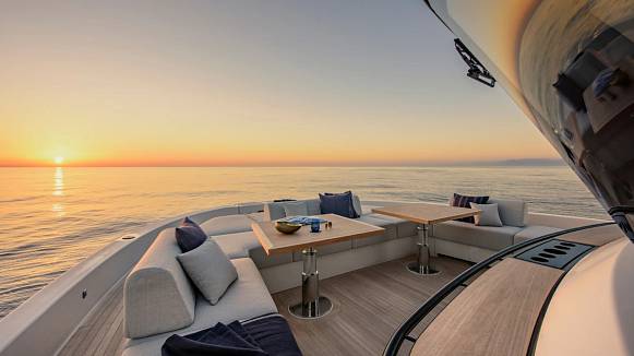 BGX 73 yacht