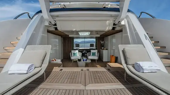 UV II yacht