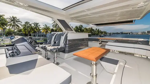 GALEON 680 FLY yacht
