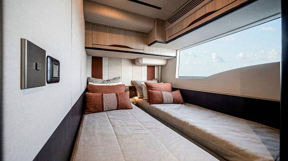 GALEON 520 FLY yacht