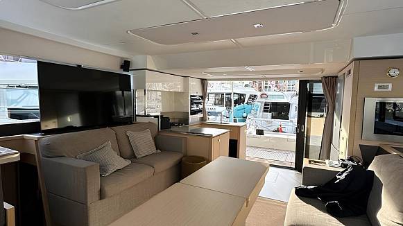 Fountaine Pajot My6 yacht