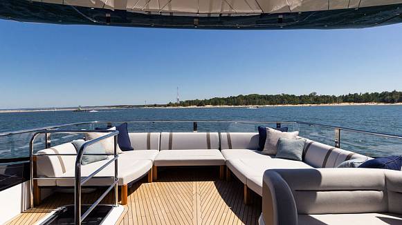 GALEON 620 FLY yacht