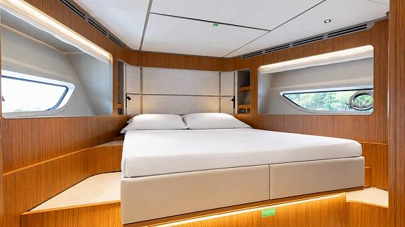 KATRIN I yacht