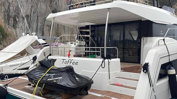 Fountaine Pajot My6 yacht