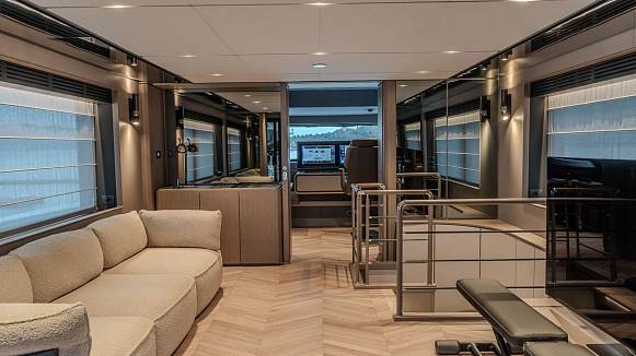 FERRETTI INFYNITO 90 yacht