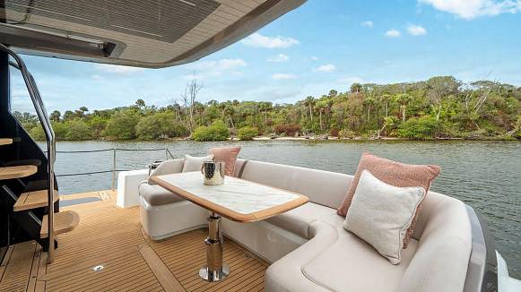 GALEON 520 FLY yacht