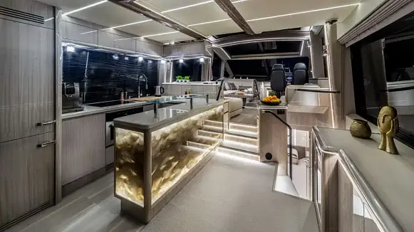 GALEON 700 SKY yacht