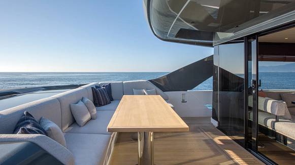 BGX 73 yacht