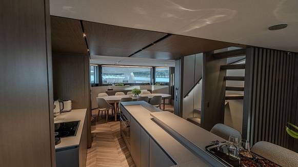 FERRETTI INFYNITO 90 yacht