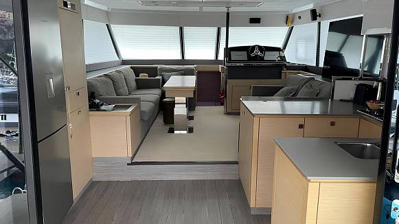 Fountaine Pajot My6 yacht