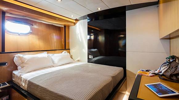 CAN'T REMEMBER yacht