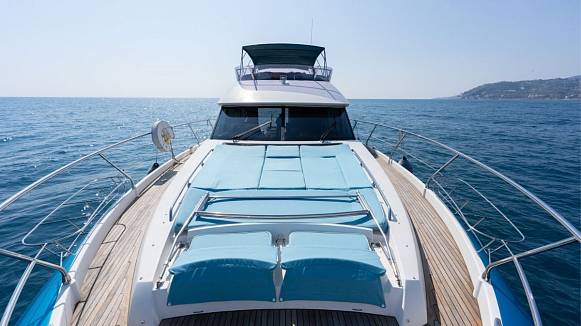 PRESTIGE 620 yacht